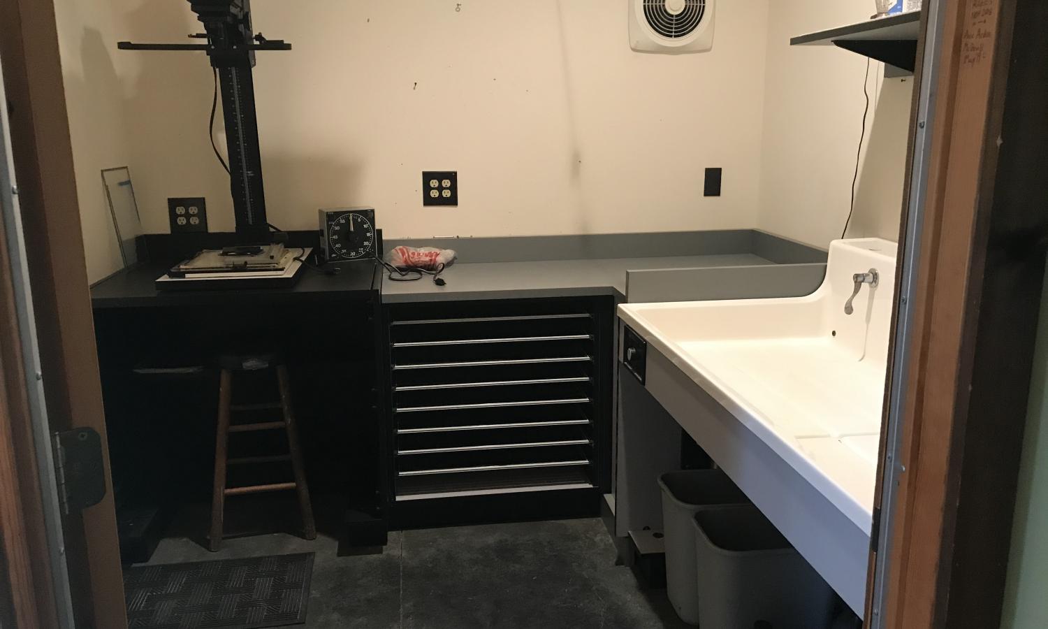 B&amp;W DARKROOM-MAIN HOUSE