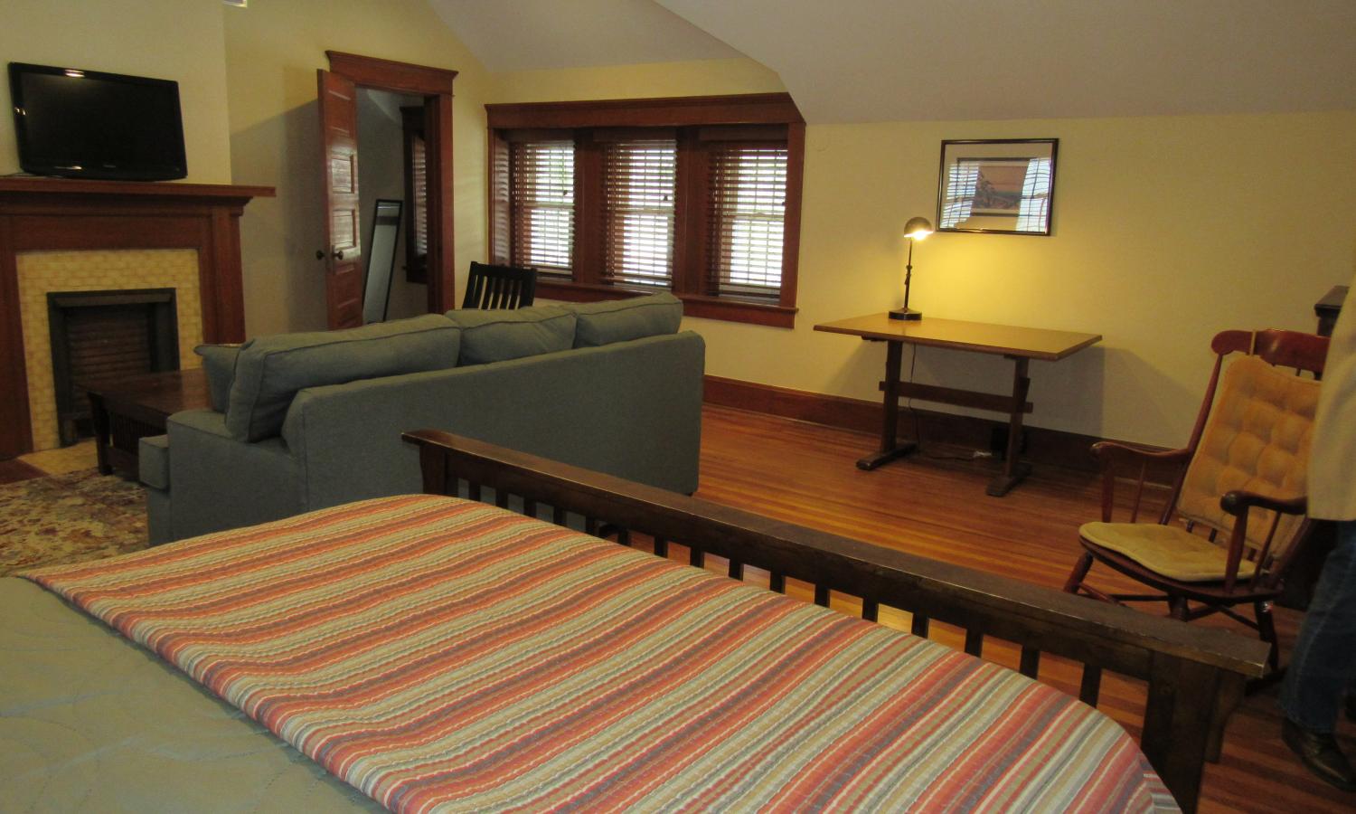 Living area, different view - 2nd floor