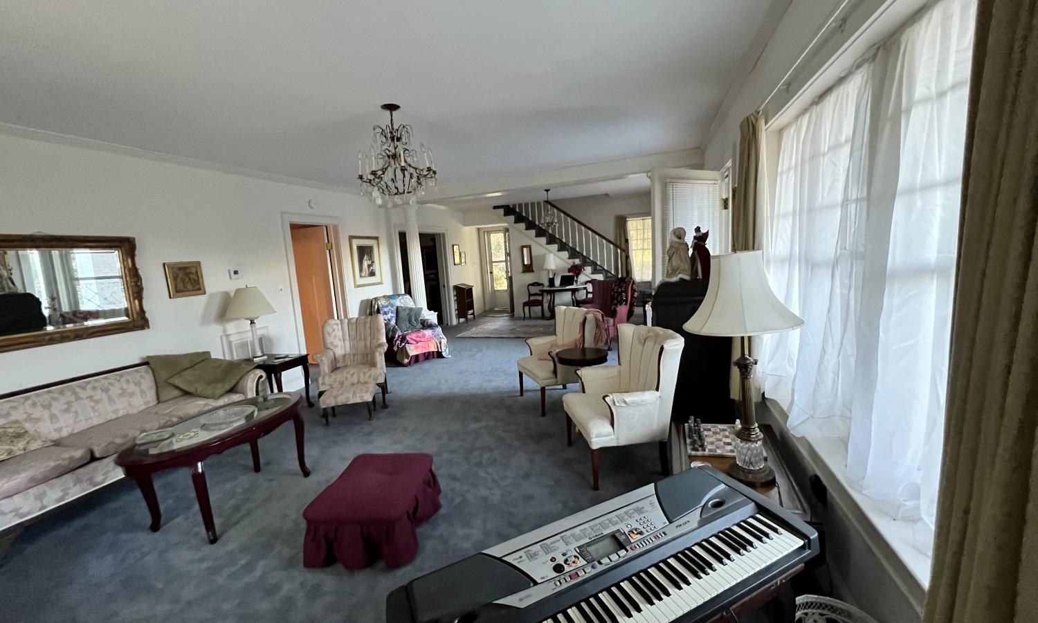 Offering retreat directors, arts organization and artists residents lodging and peaceful solace to work and focus their creativity