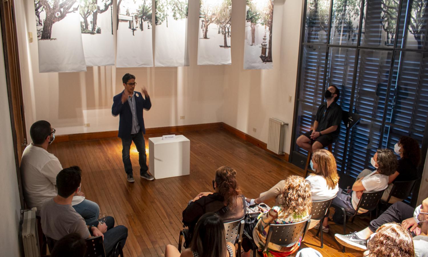 Artist-in-residency Richard Aponte (Venezuela-USA) explaining his work to the public of his open studio