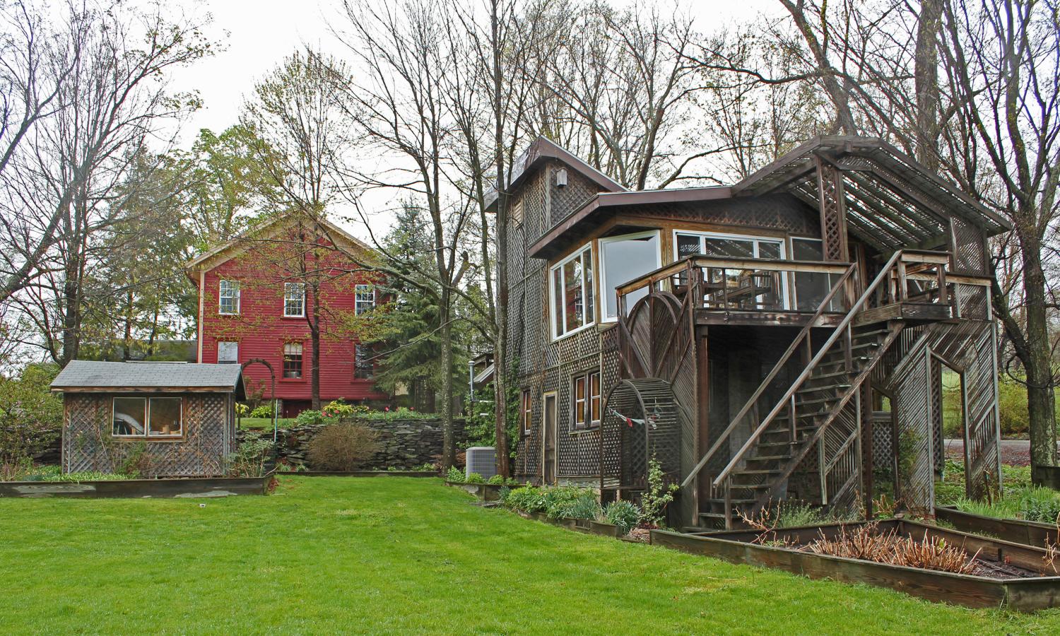 Soaring Gardens Artists Retreat - House and Studio