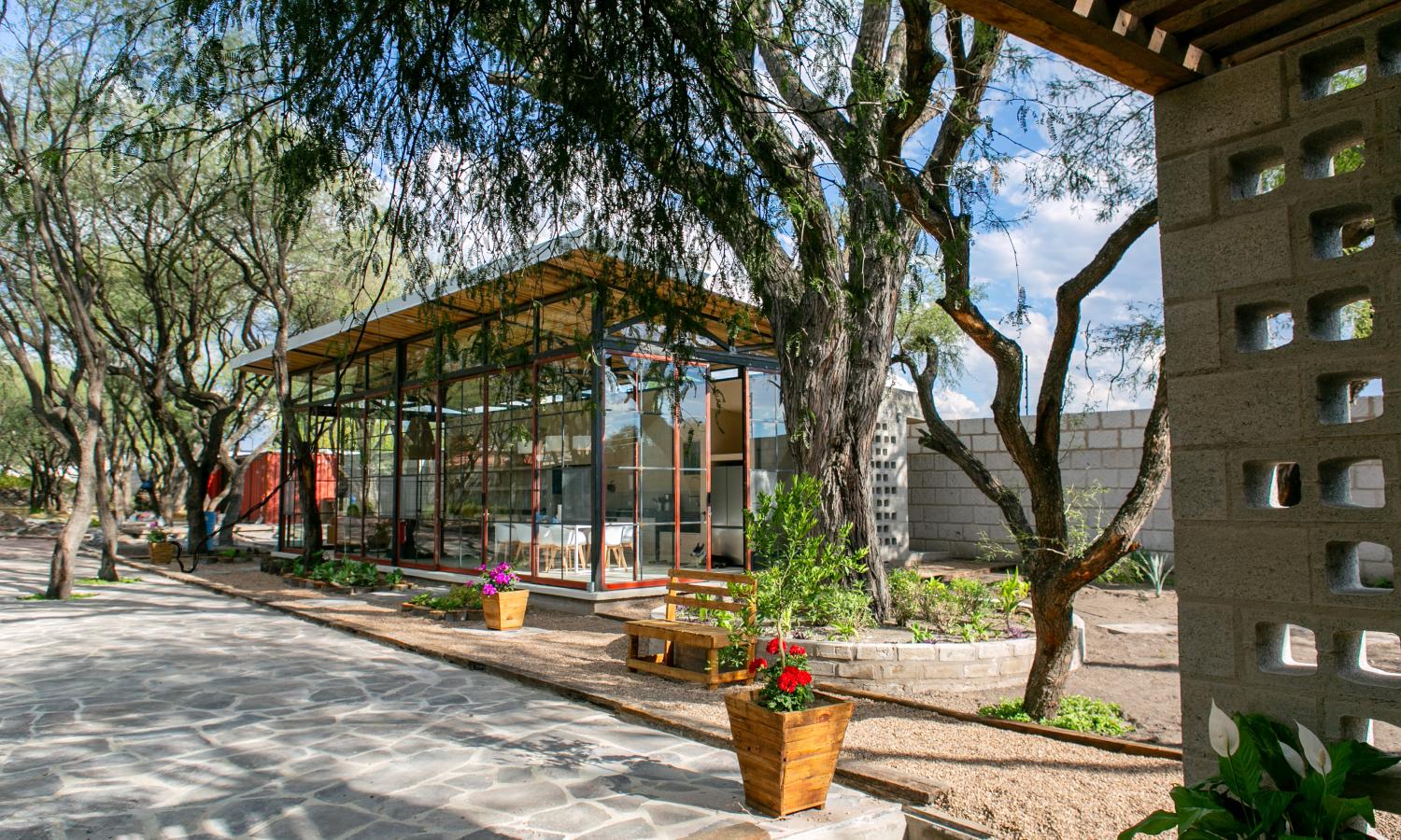 Shared dining and reading room
