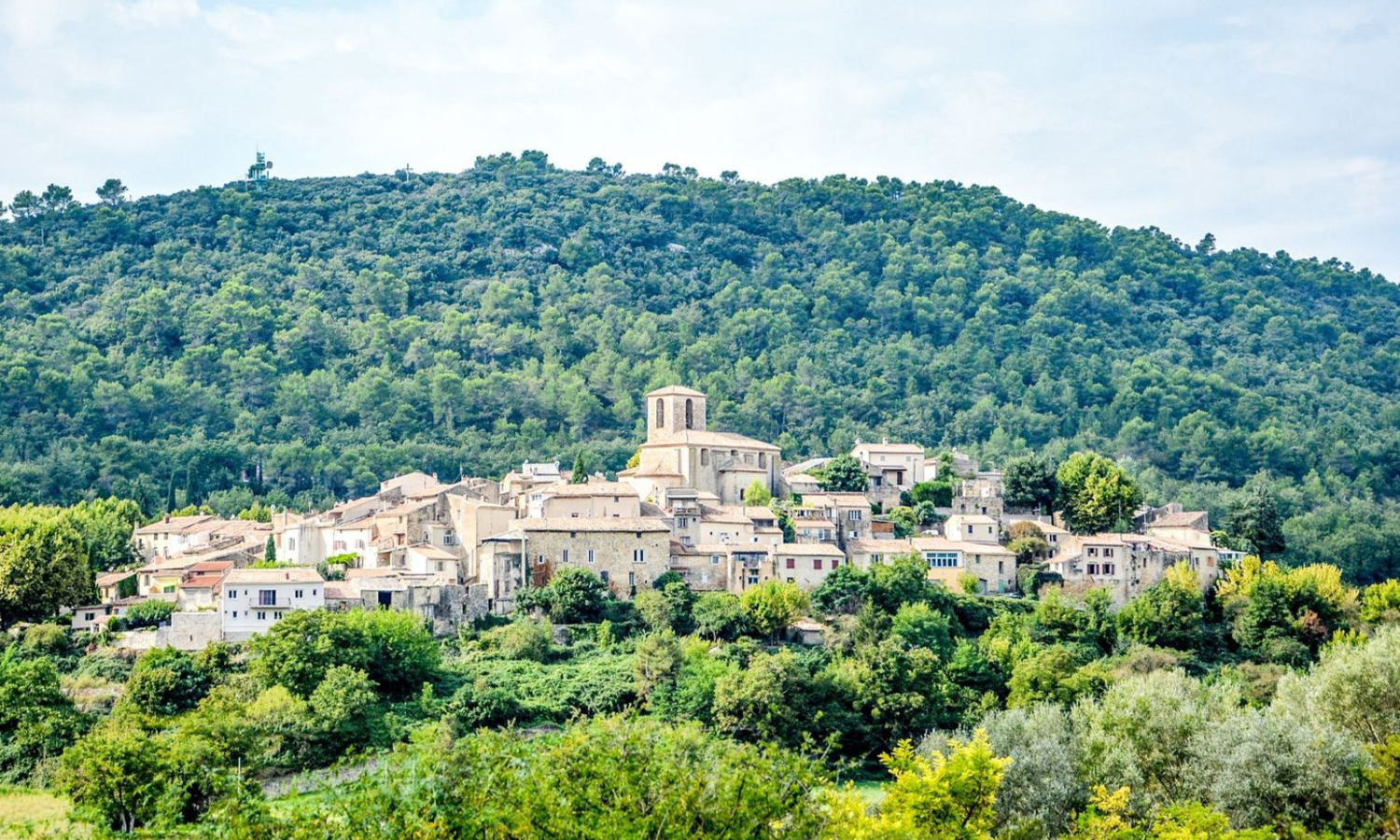 The Village of Beaumont-de-Pertuis where La Maison de Beaumont is located