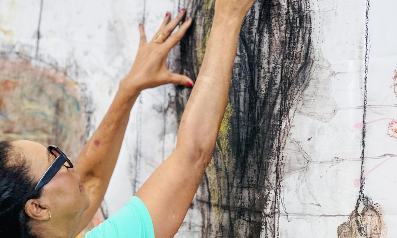 Resident artist at work in the Itinera Arte studios.