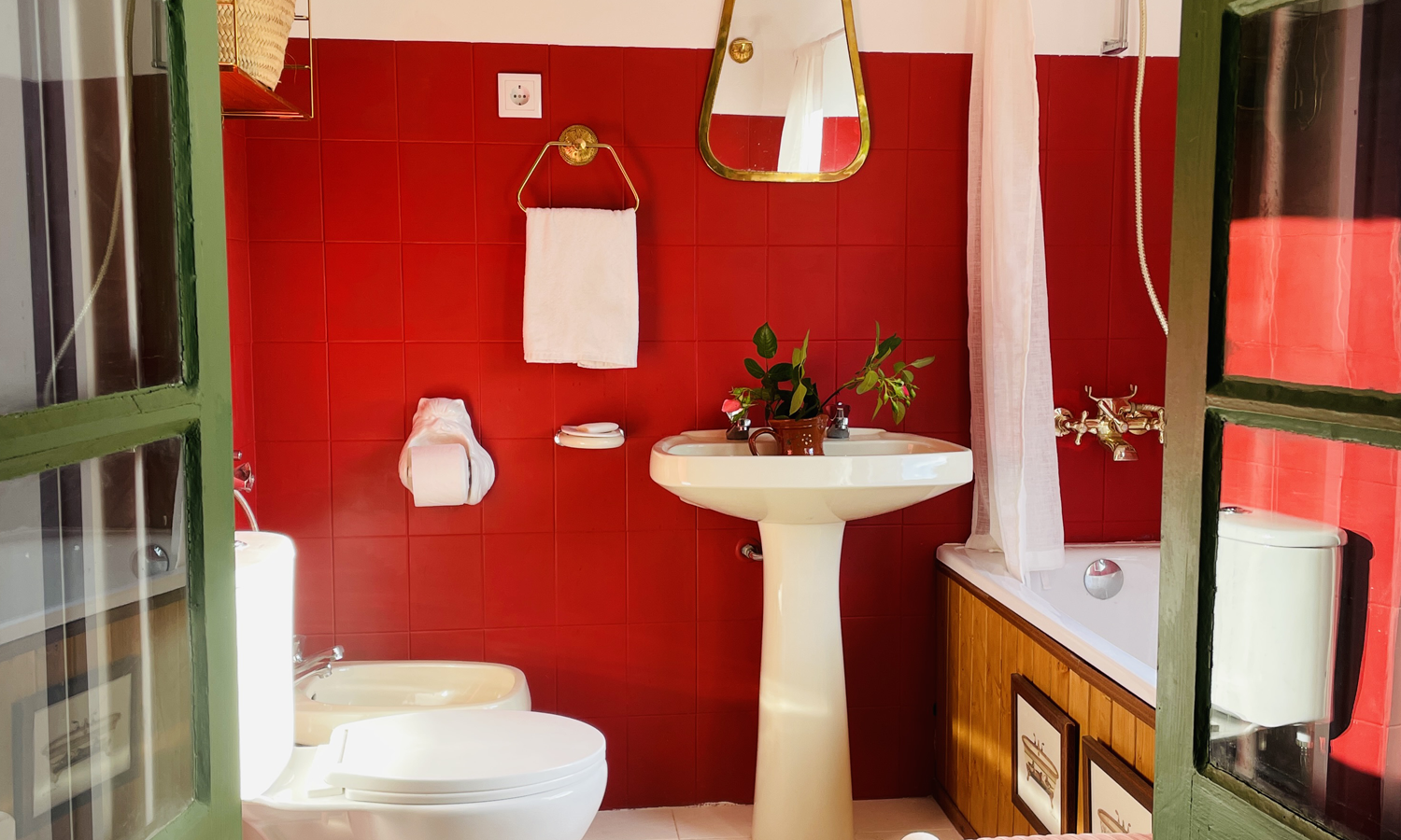 CASA PIP bathroom with bathtub