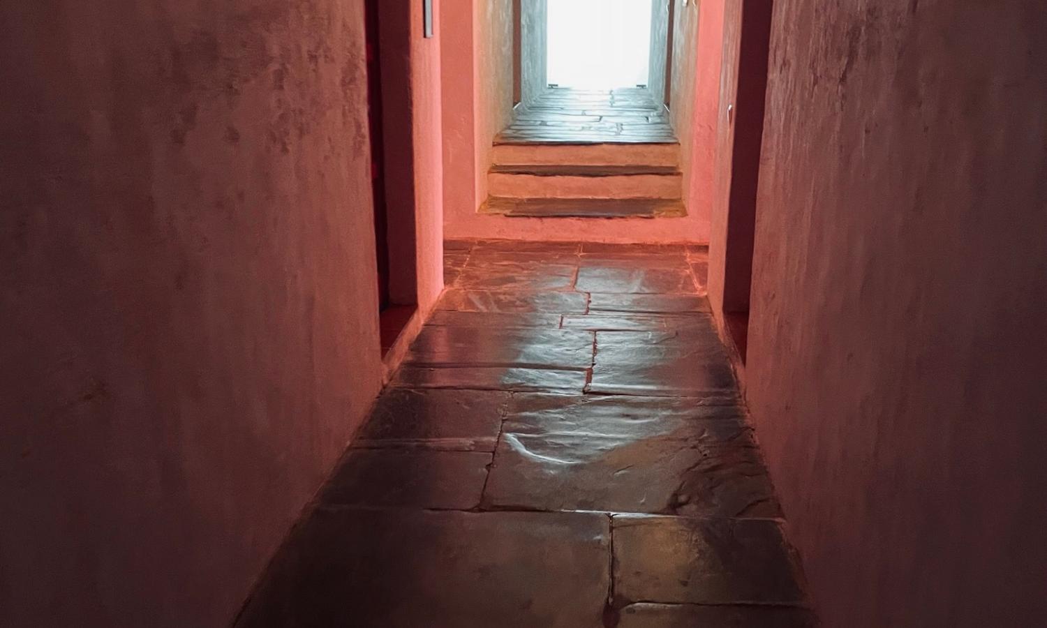 Center Hallway in Caasa Principal