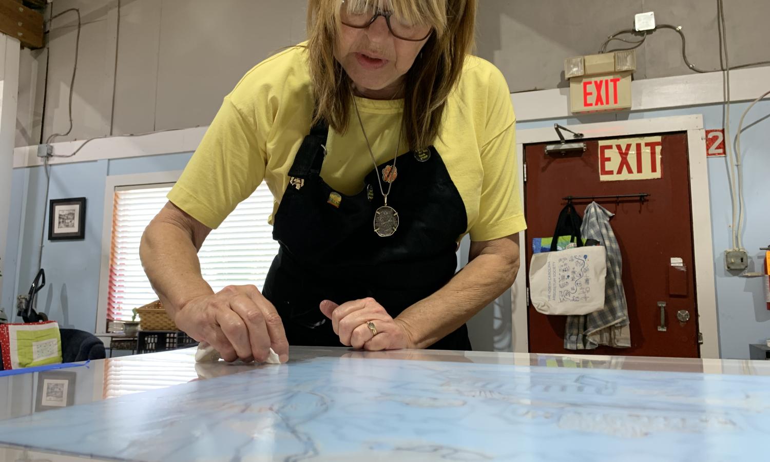 Resident artist, Lisa Steffens, working on monotypes at Obee Editions
