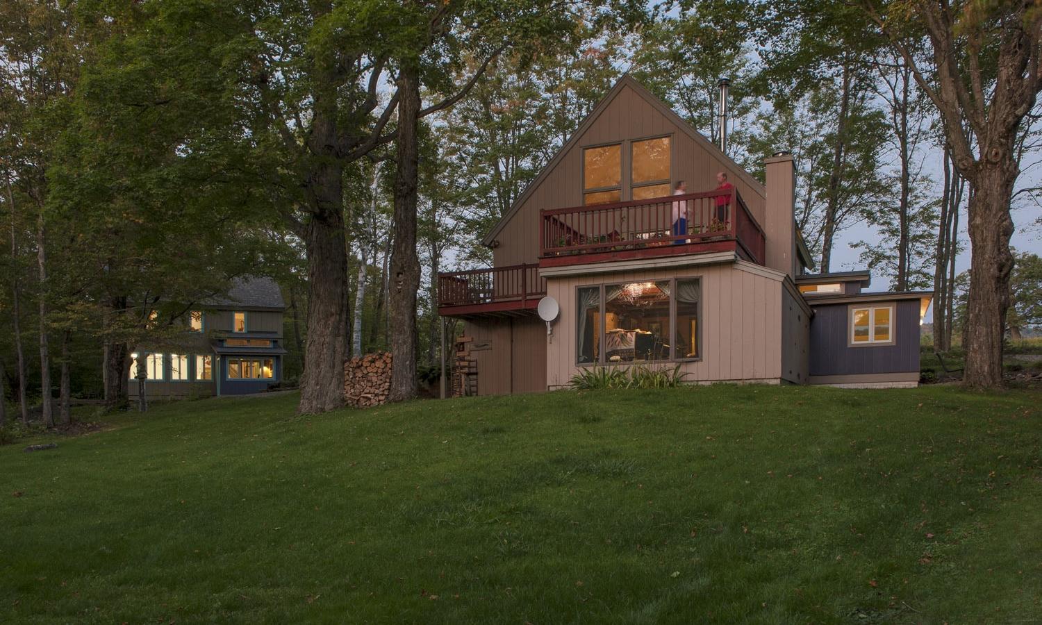 Living facility and studio building